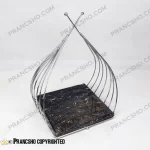 استند سنگی سرو طرح سبد پیازی نقره‌ای مربع سنگ مشکی خط طلایی