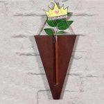 گلدان دیواری چوبی مثلثی با یک تنگ