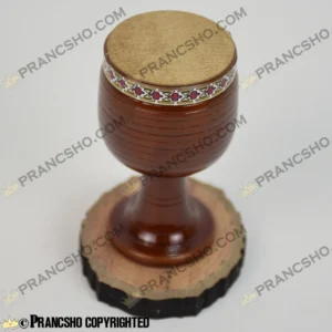 دکوری ساز تنبک چوبی کوچک با پایه چوبی طرح هخامنش