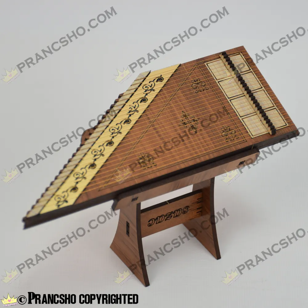 دکوری ساز قانون چوبی کوچک با میز چوبی طرح هخامنش